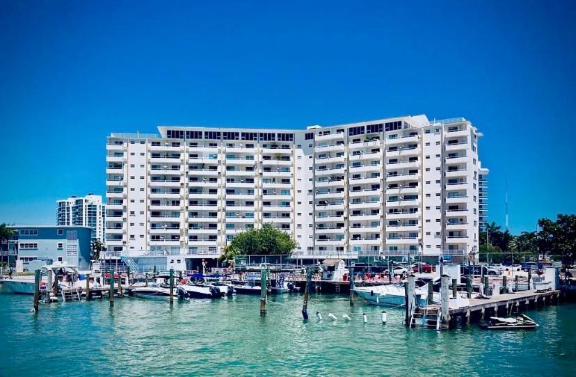 Modern Waterfront Apartment With Miami Skyline View, Free Parking 5 Mins Drive To Miami Beach Ngoại thất bức ảnh